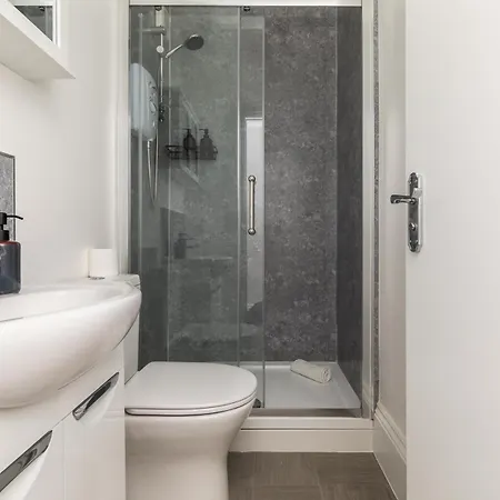 Guest house Dove Court Travel 3 - First Floor Ensuite Almondsbury