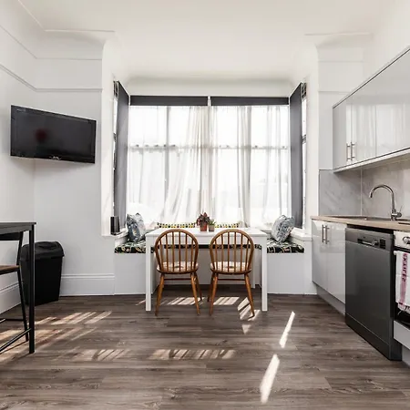 Dove Court Travel 3 - First Floor Ensuite * Almondsbury
