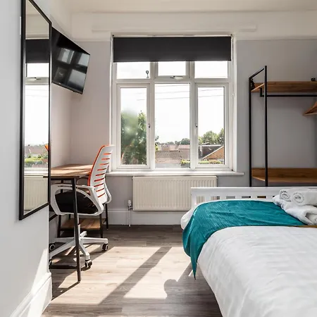 Dove Court Travel 3 - First Floor Ensuite Almondsbury